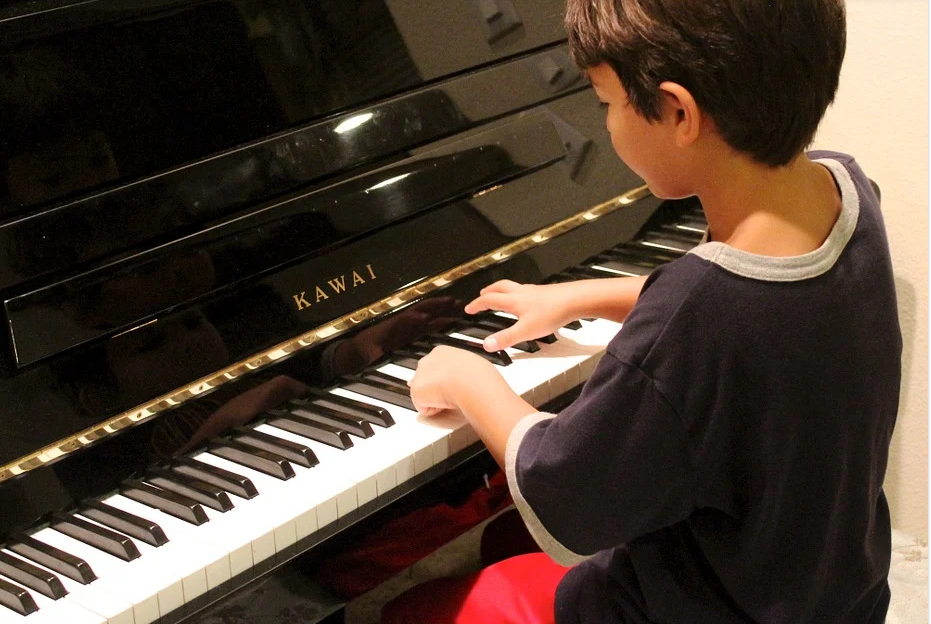 Playing piano is a good hobby to explore